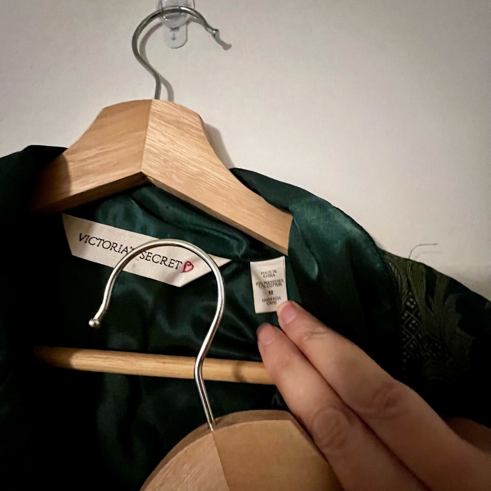 Victoria’s Secret Vintage Satin 2 Piece Pajamas Green Gold Jaquard Print - Picture 7 of 8